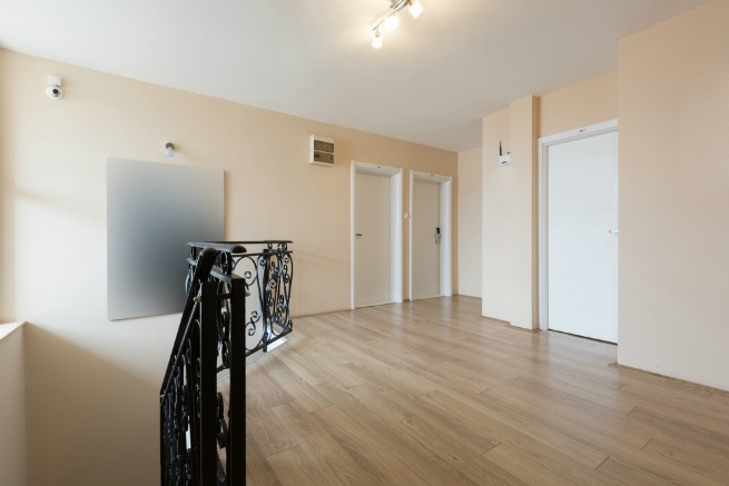 Image of room with horizontal flooring direction floor