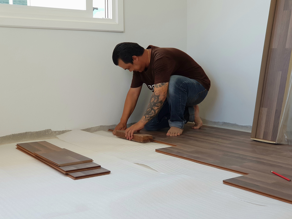 Installing a solid wooden floor