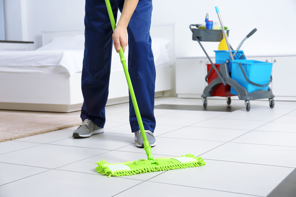 How to mop laminate floors